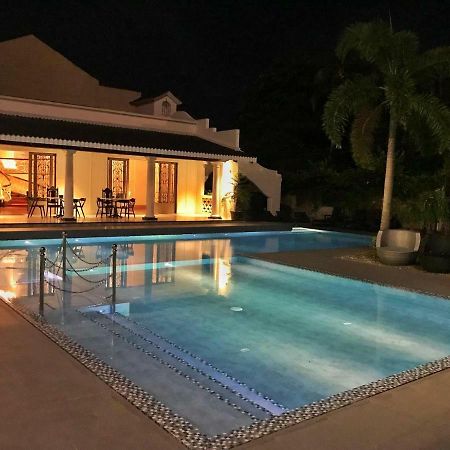 Avenue Suites Bacolod Exteriör bild