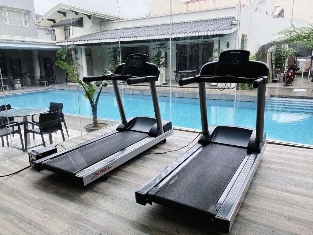 Avenue Suites Bacolod Exteriör bild