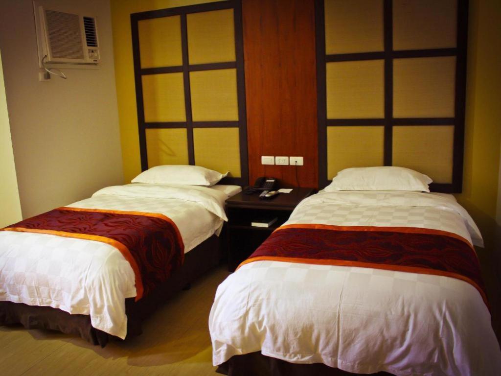 Avenue Suites Bacolod Exteriör bild