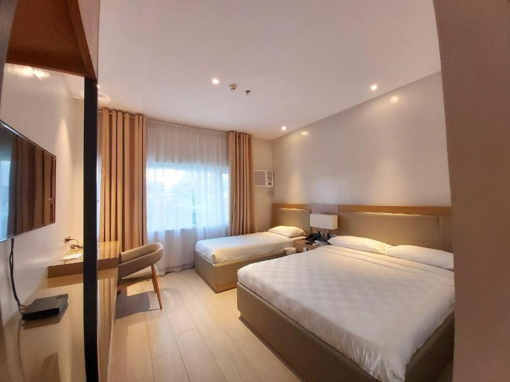 Avenue Suites Bacolod Exteriör bild