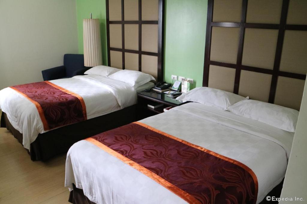 Avenue Suites Bacolod Exteriör bild