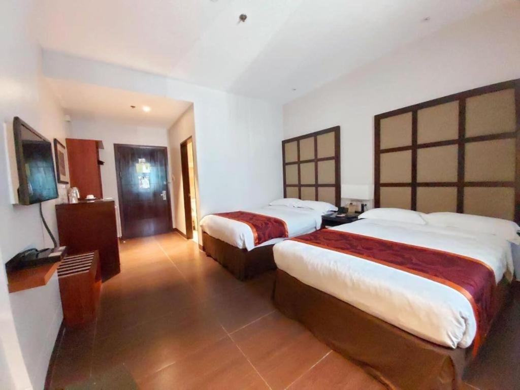 Avenue Suites Bacolod Exteriör bild