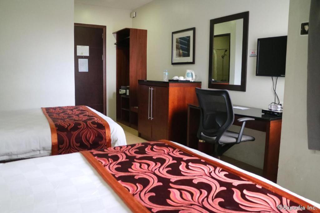Avenue Suites Bacolod Exteriör bild