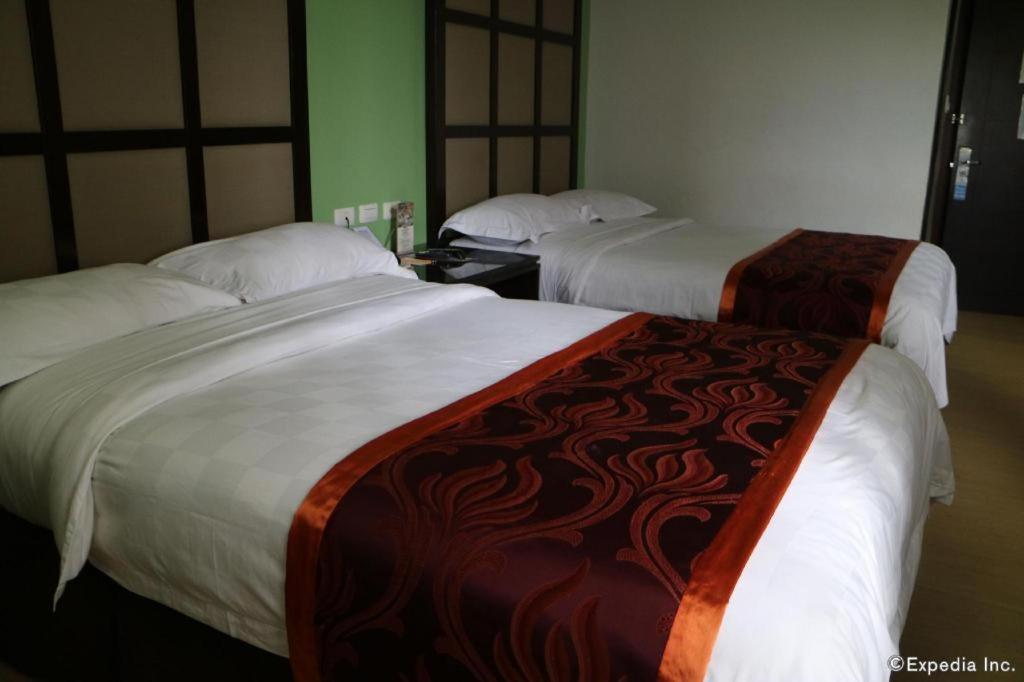 Avenue Suites Bacolod Exteriör bild