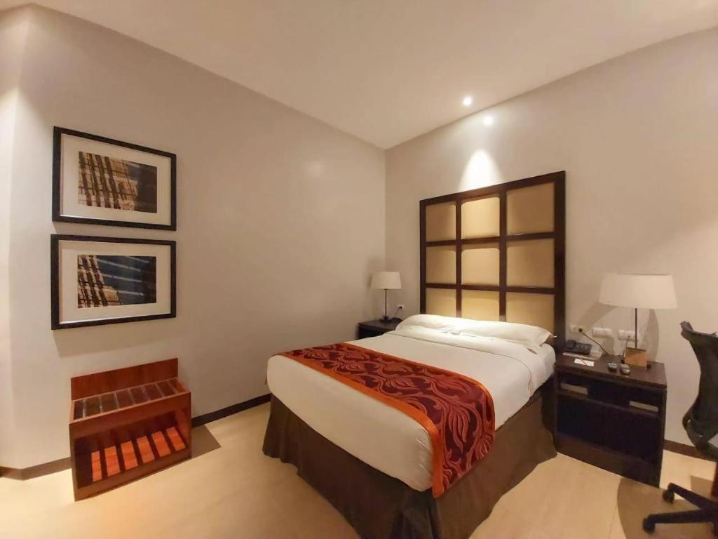 Avenue Suites Bacolod Exteriör bild
