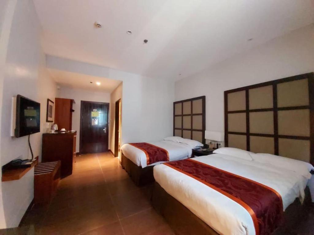 Avenue Suites Bacolod Exteriör bild