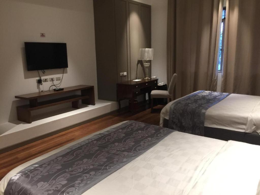 Avenue Suites Bacolod Exteriör bild