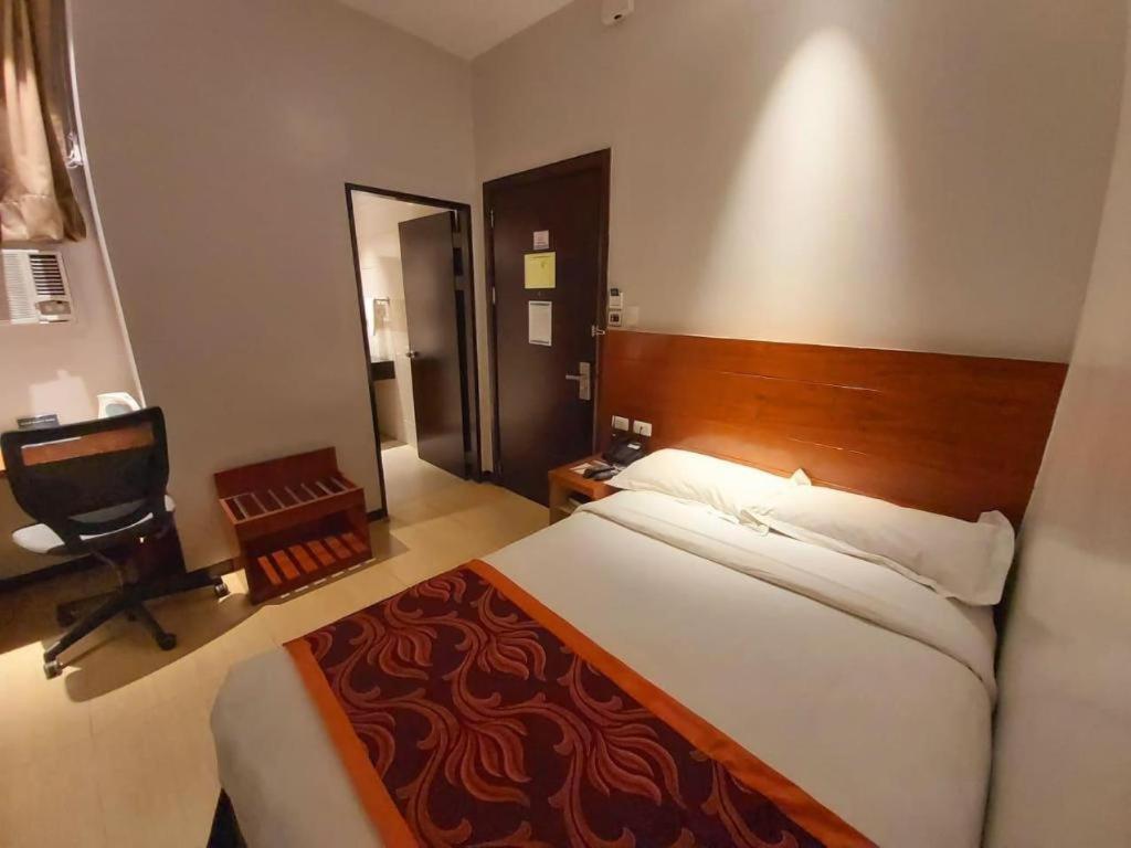 Avenue Suites Bacolod Exteriör bild