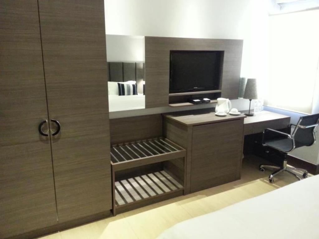 Avenue Suites Bacolod Exteriör bild