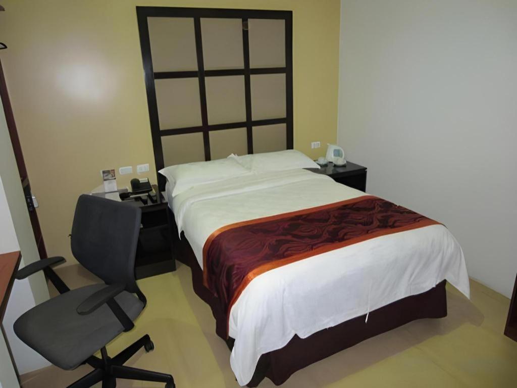 Avenue Suites Bacolod Exteriör bild