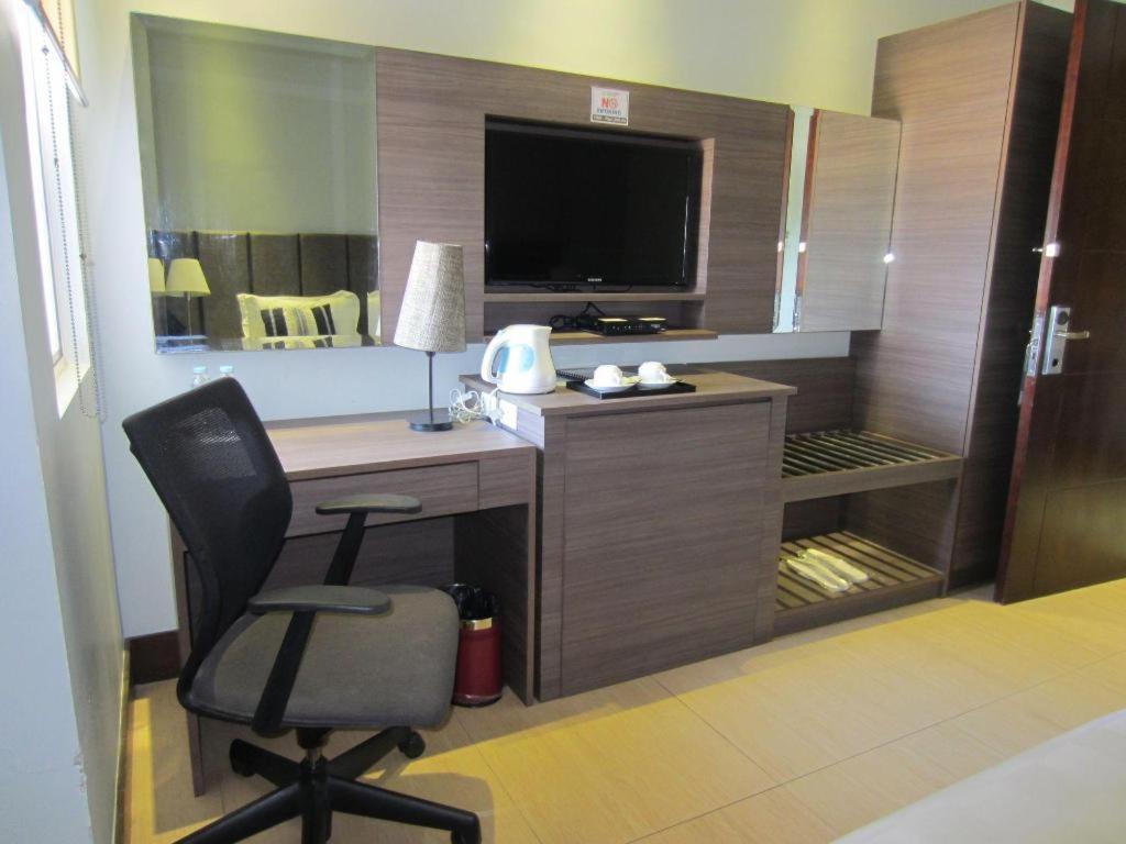 Avenue Suites Bacolod Exteriör bild