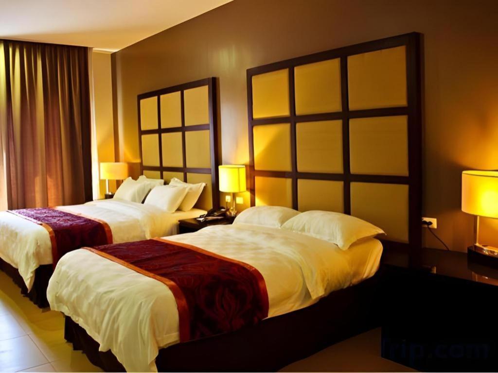 Avenue Suites Bacolod Exteriör bild