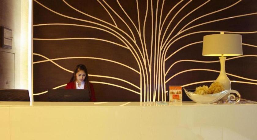 Avenue Suites Bacolod Exteriör bild