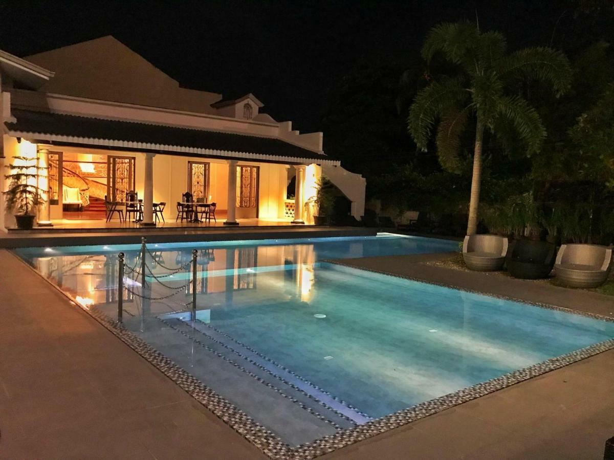 Avenue Suites Bacolod Exteriör bild